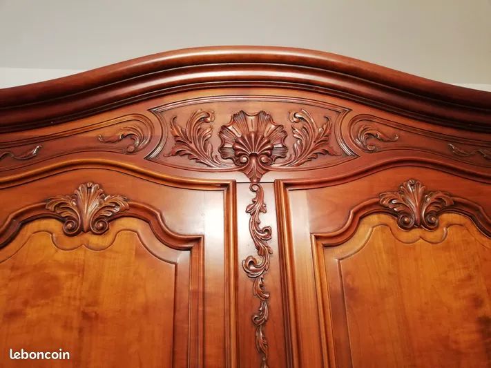 Armoire merisier. 350 Sill�-le-Philippe (72)