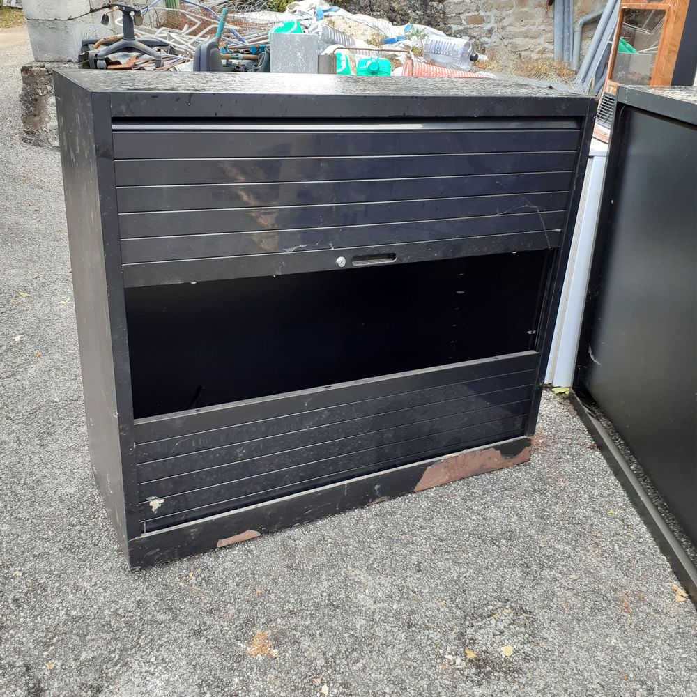 armoire m�tallique de rangement 
100 Saint-Yrieix-le-D�jalat (19)
