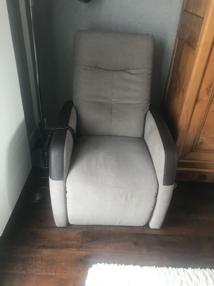 armoire normande super etat et fauteuil electrique 0 Sourdeval (50)