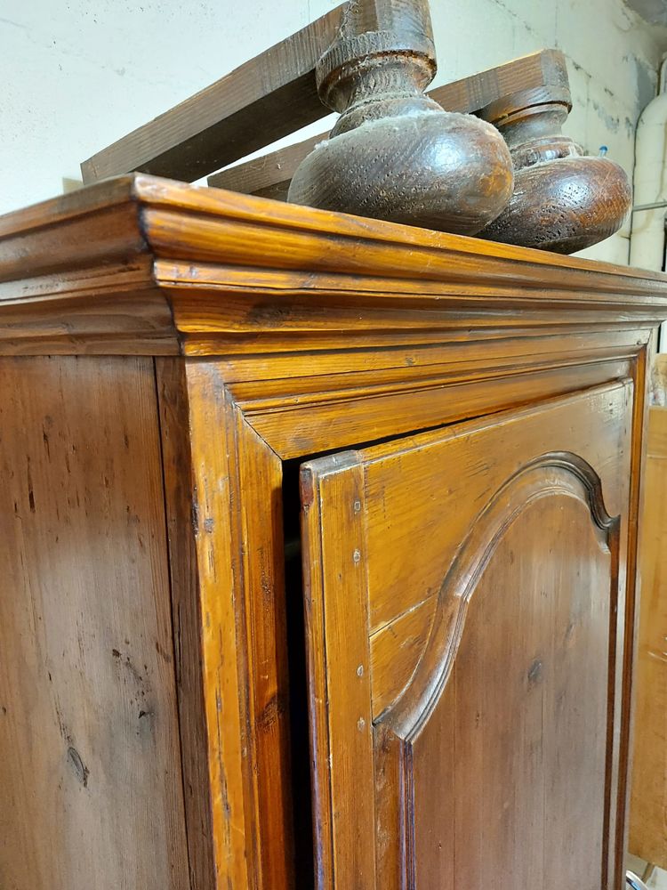 Armoire en noyer verni style Louis XV 300 Menton (06)