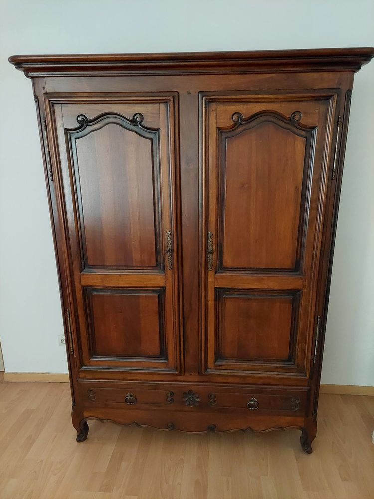 Armoire en noyer , 100 Draguignan (83)