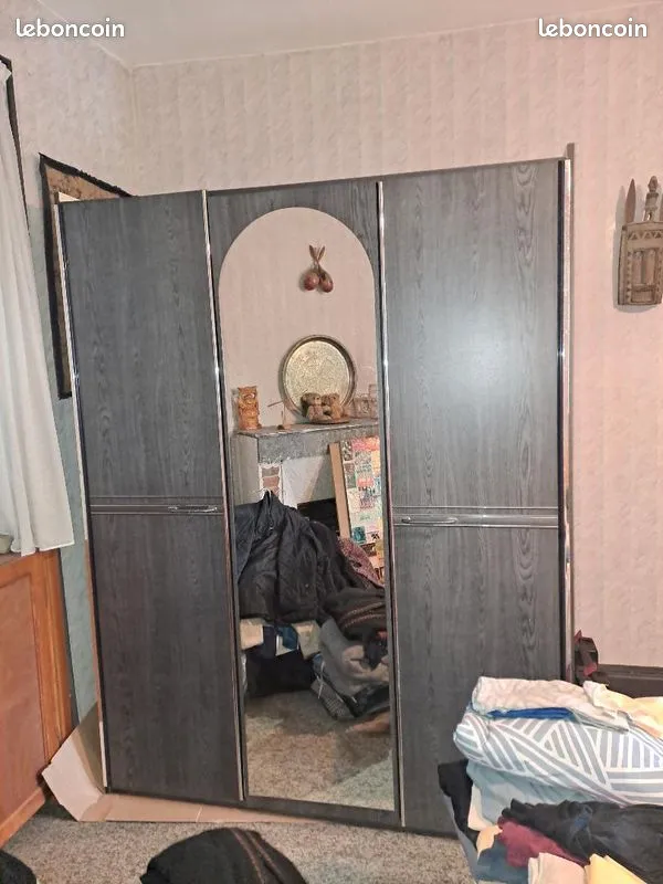 ARMOIRE PENDERIE  3 portes celle du centre vitr�e 110 Auch (32)