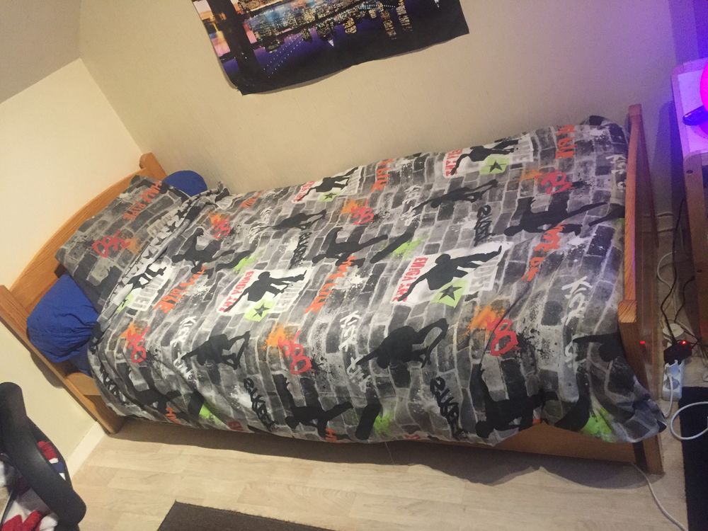 Lit + Armoire penderie 0 Uxem (59)