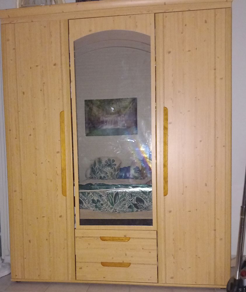 Armoire en pin 3 portes avec miroir 80 Montauban (82)