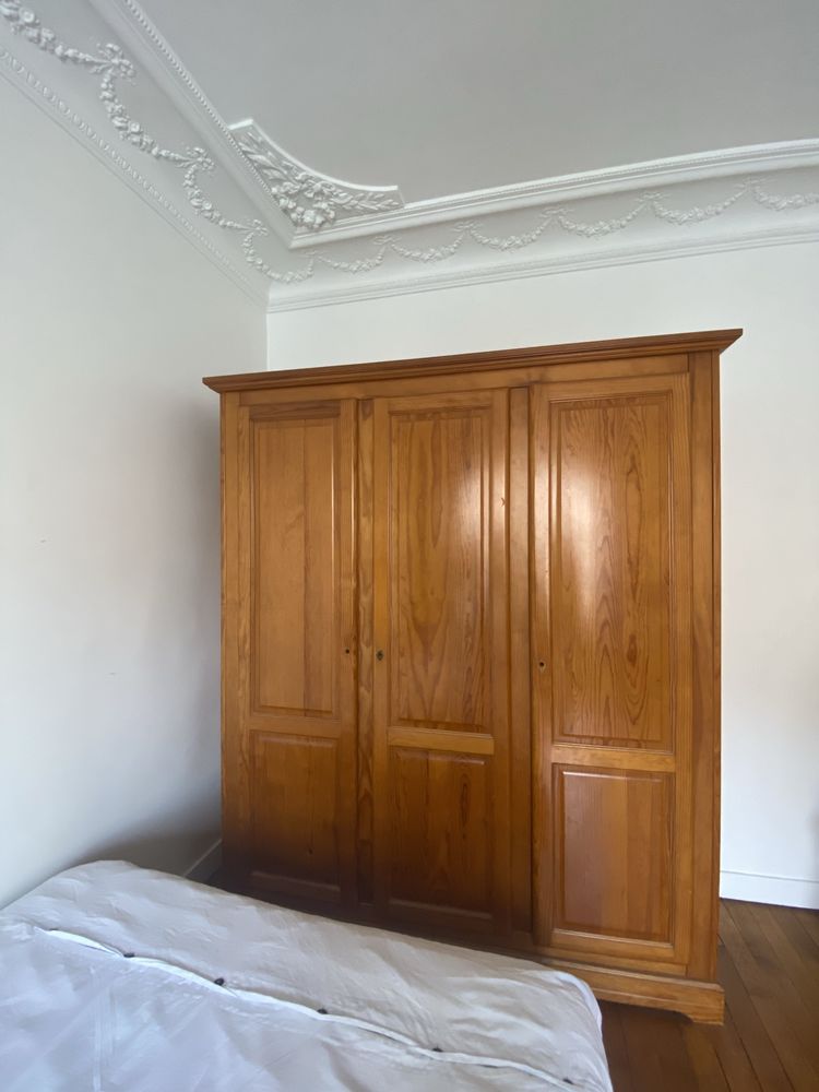 Armoire 3 portes bois massif 120 Paris 20 (75)
