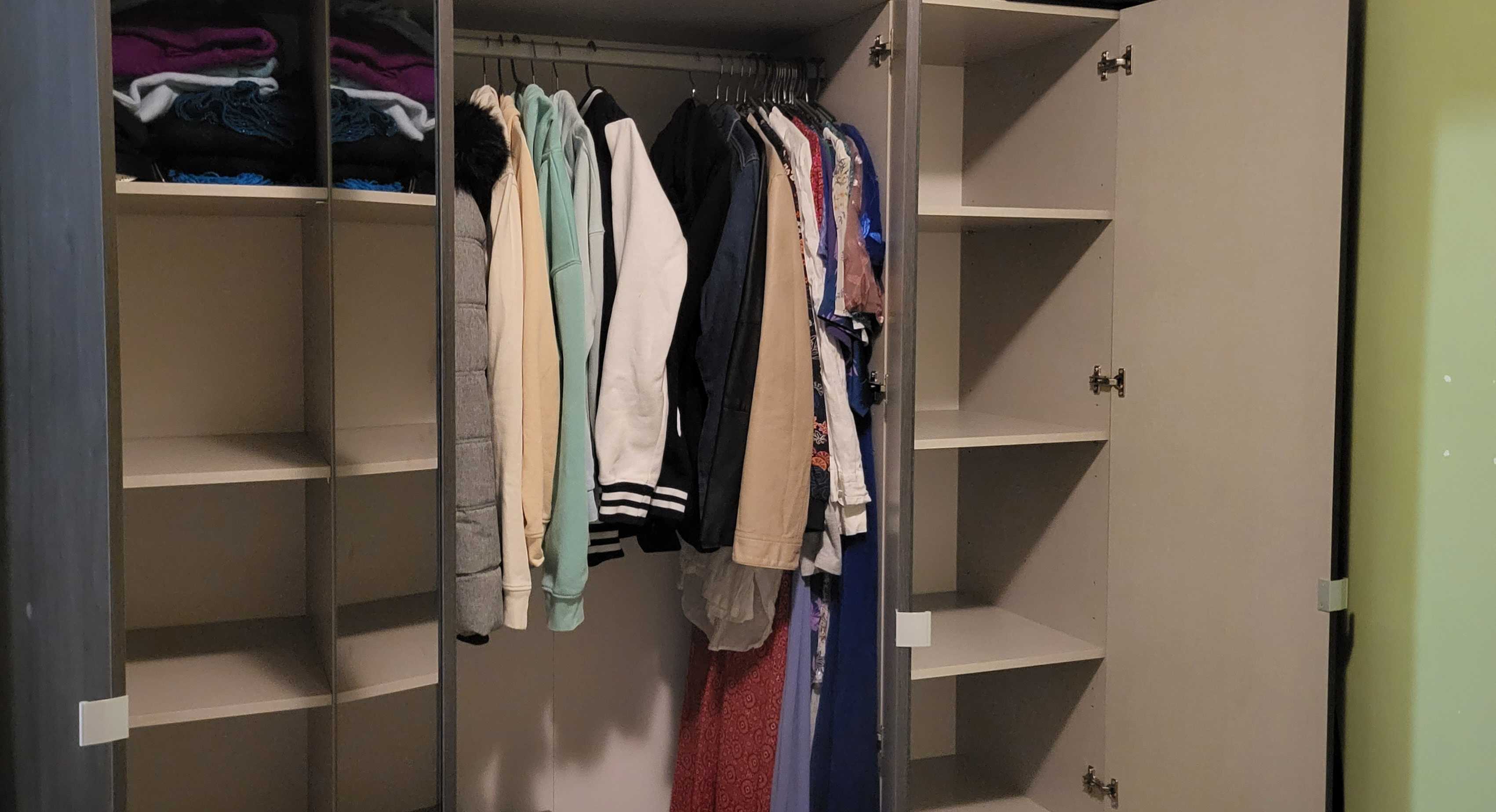 Armoire 4 portes, 4 tiroirs et 2 miroirs 300 Nantes (44)