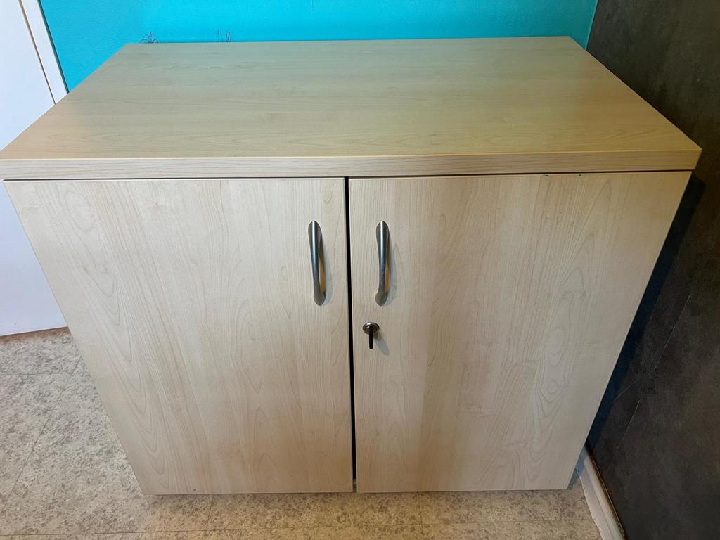 Armoire de rangement deux portes en bois clair avec serrure 50 Saint-Etienne (42)