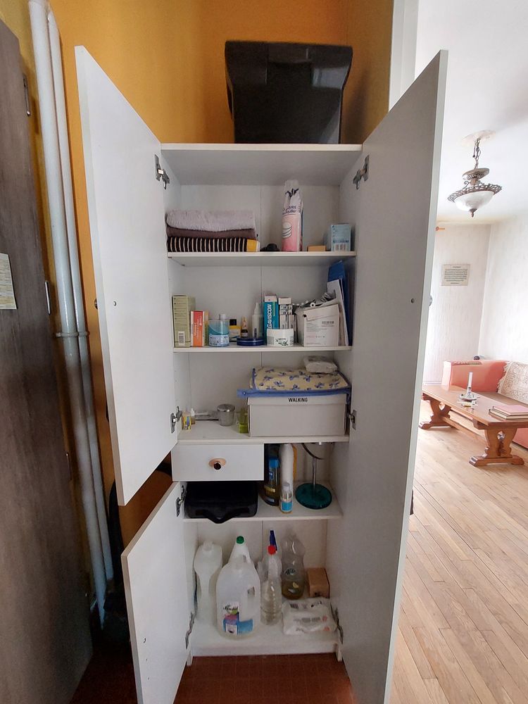 armoire de salle de bain. 0 Besan�on (25)