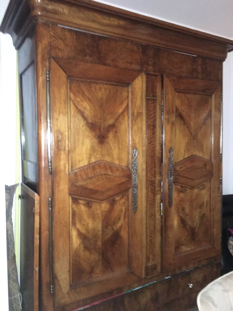 armoire du 17 si�cle en ronce de noyer 0 Bullion (78)