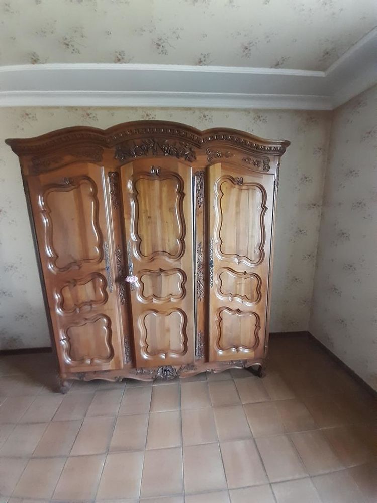 ARMOIRE STYLE PROVENCAL en NOYER MASSIF 650 Avignon (84)