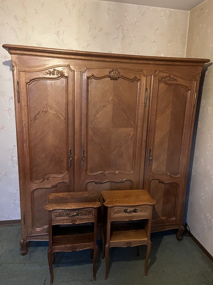 Armoire et 2 tables de chevet en bon �tat, bois massif. 0 Meaux (77)