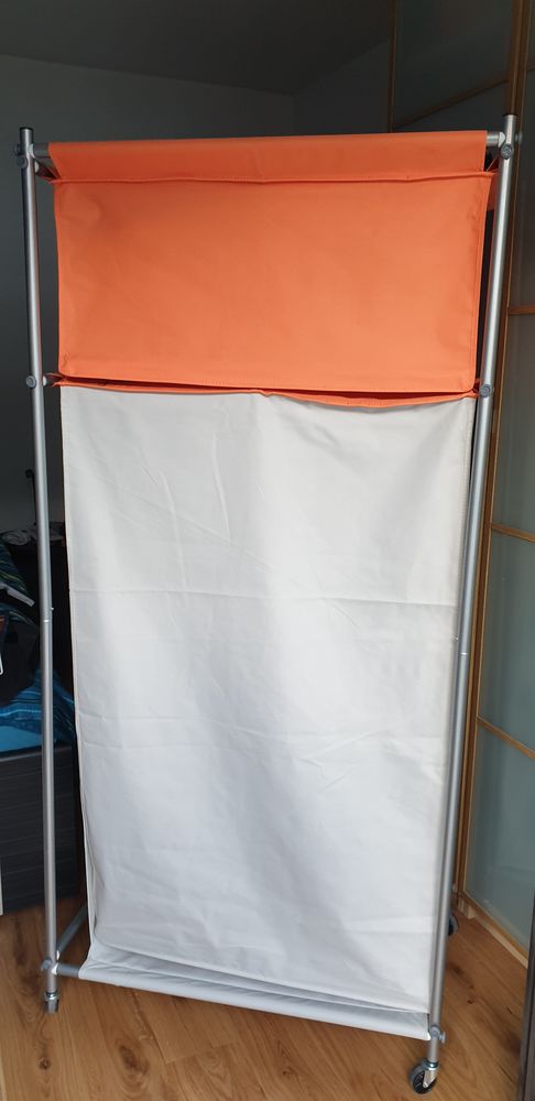 ARMOIRE EN TOILE WENKO 
BLANC /ORANGE    75x160x50 cm
30 Vanves (92)