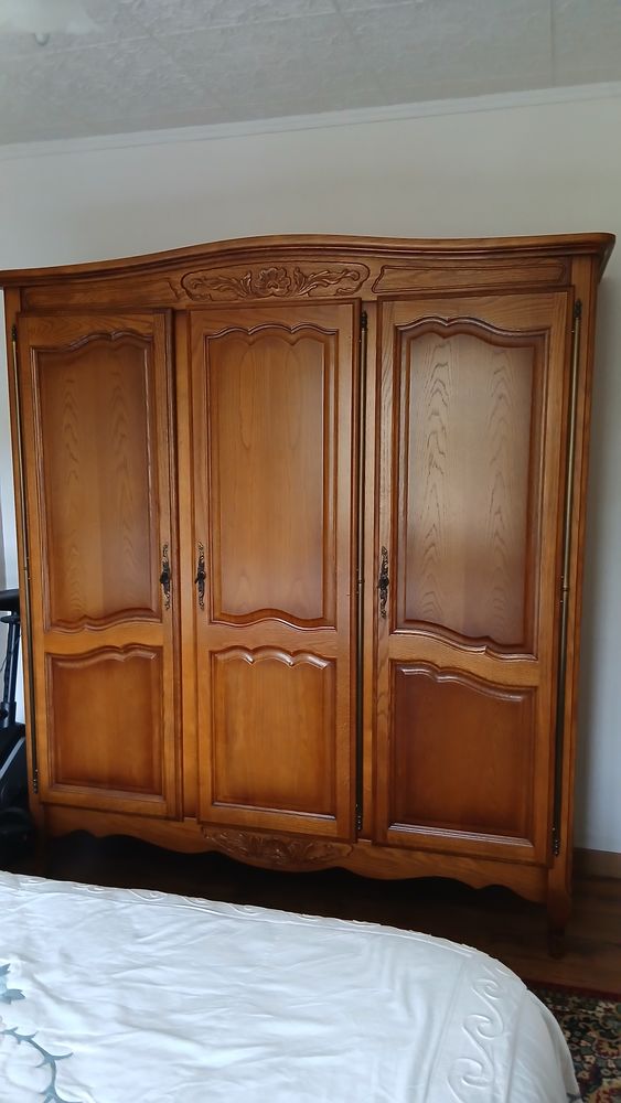 armoire tout chene 3 portes  1.70mlong 1.92 haut 0.54mlarg 0 Vittefleur (76)