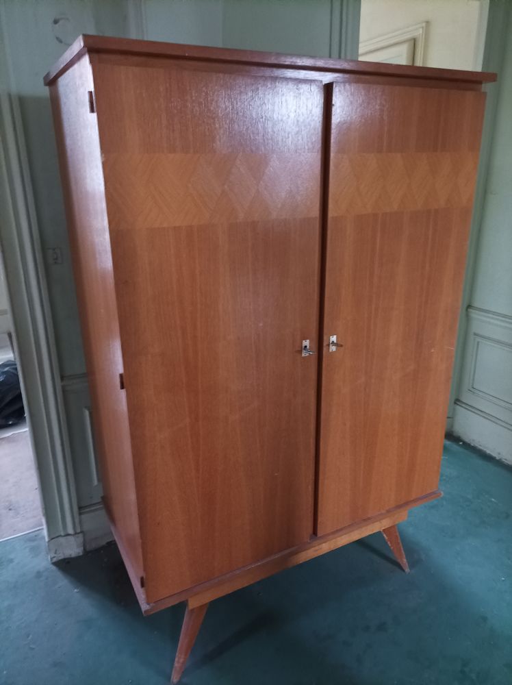 une armoire en tr�s bonne �tat. 50 Neuilly-sur-Seine (92)
