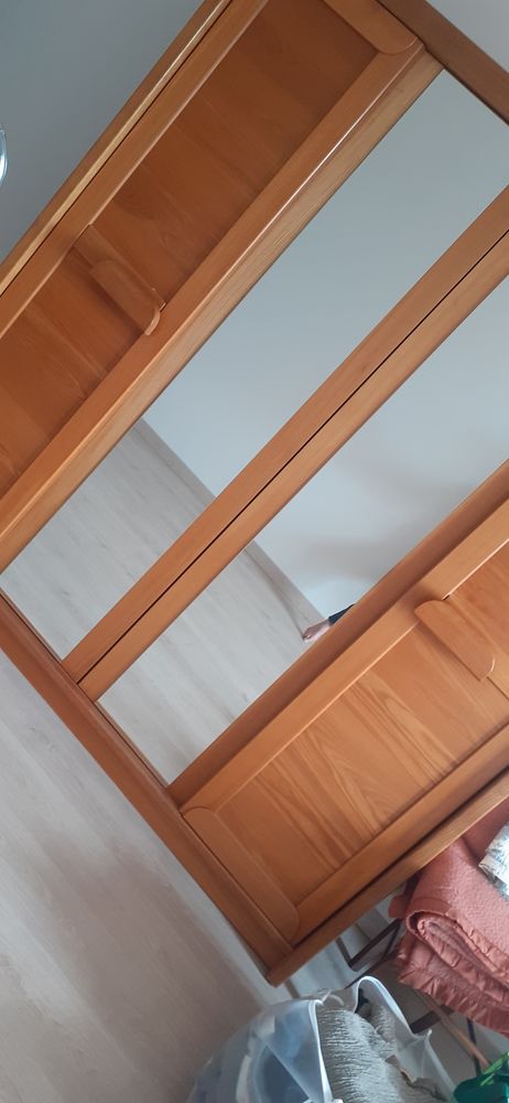 ARMOIRE EN PIN  TRES BON ETAT ....FAIRE OFFRE DE PRIX   
0 Trivy (71)