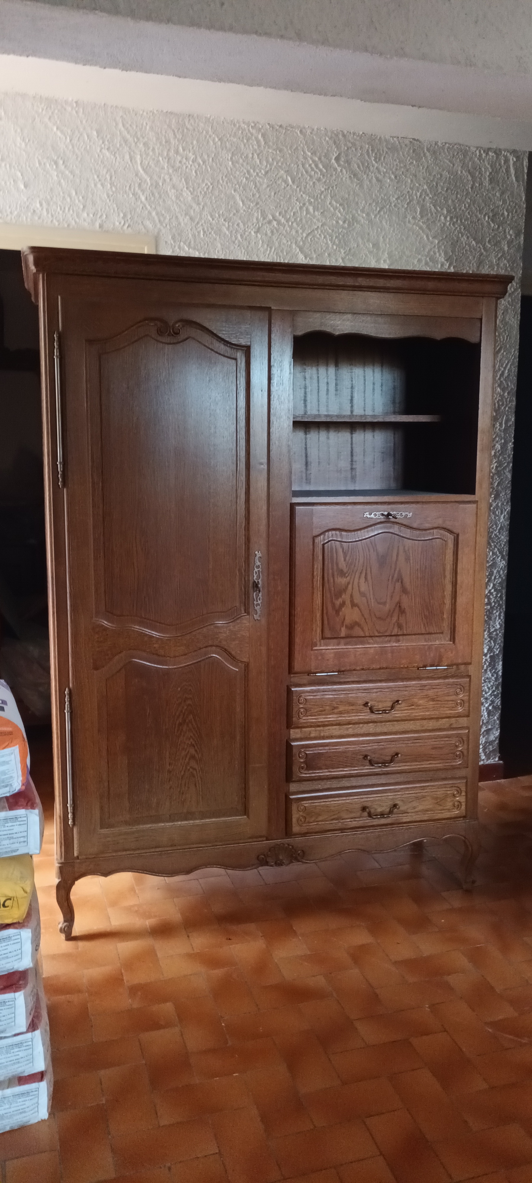 armoire tr�s bon �tat 
peut �tre repeinte 35 Allemagne-en-Provence (04)