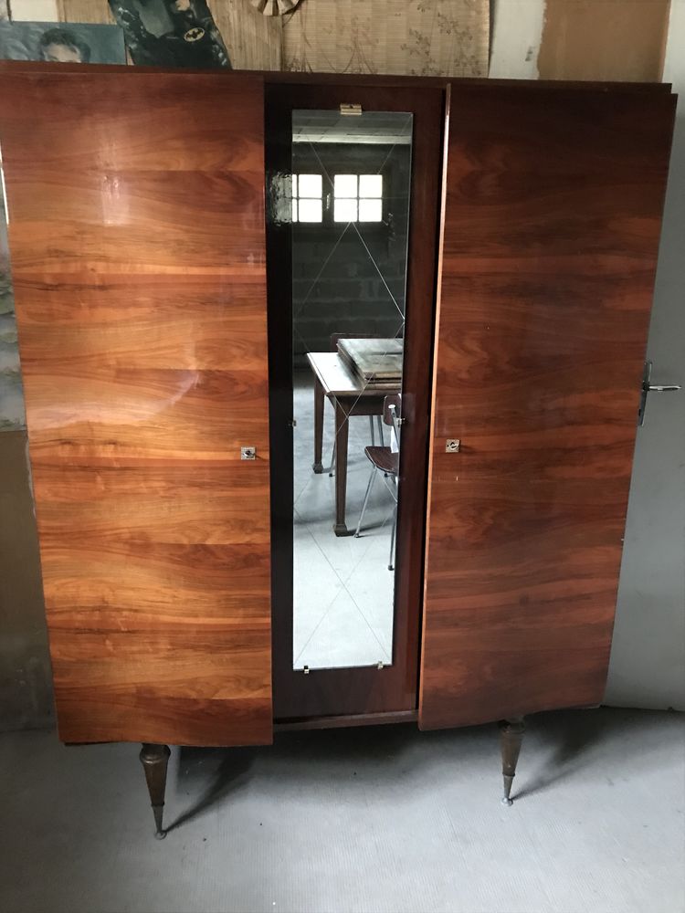 ARMOIRE VINTAGE 2 PORTES + GLACE CENTRALE
STRATIFI� TECK 60 Maill� (37)