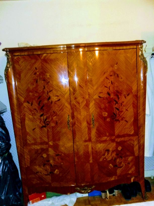 ARMOIRE 190 Paris 19 (75)