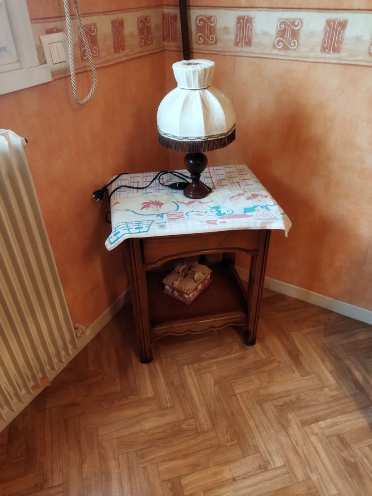 Armoire3 3 portes tr�s  bon �tat + 1 table de nuit 125 M�n�treux-le-Pitois (21)