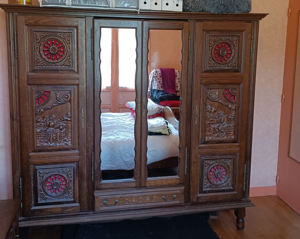 3 Armoires anciennes 
2 portes avec penderies 100 Preuilly-sur-Claise (37)