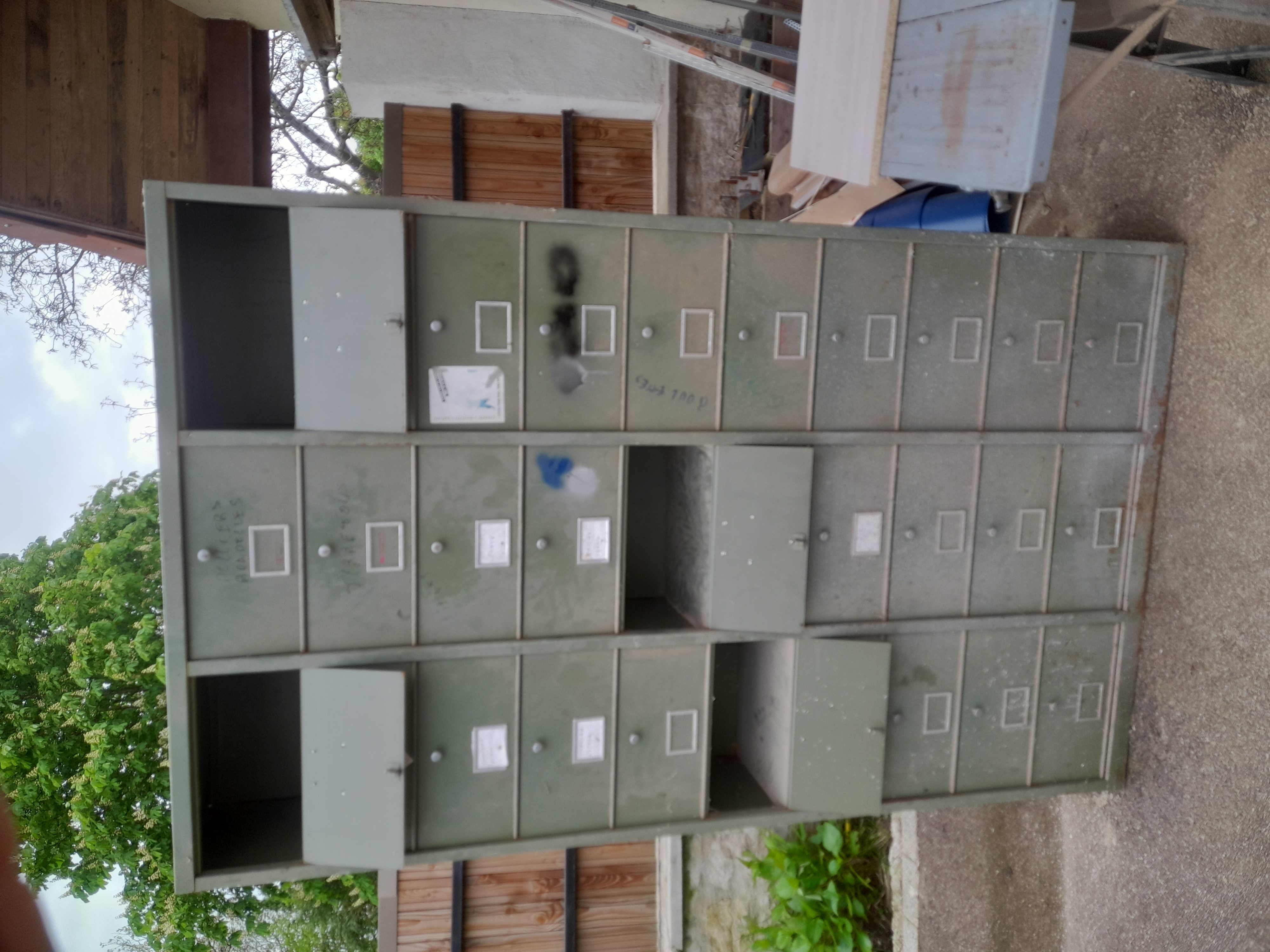 lot armoires indus 200 Louvemont (52)