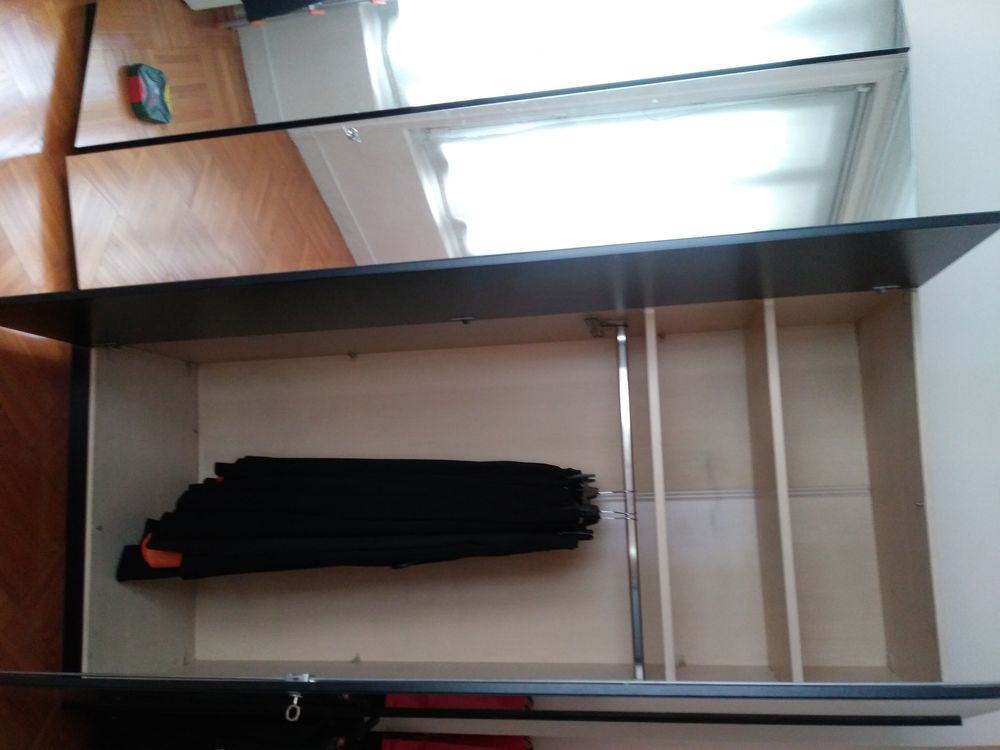 Armoires noires portes vitr�es (penderie et armoire) 100 Paris 18 (75)