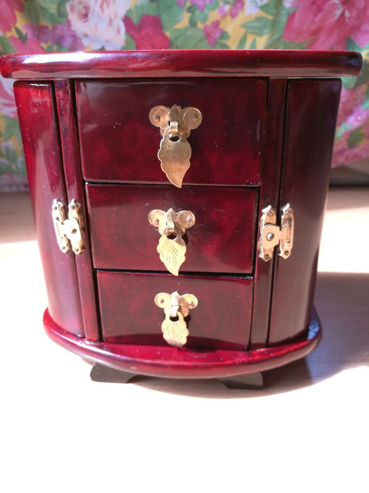 Armoirette � bijoux en bois bordeaux/rouge 39 Orl�ans (45)