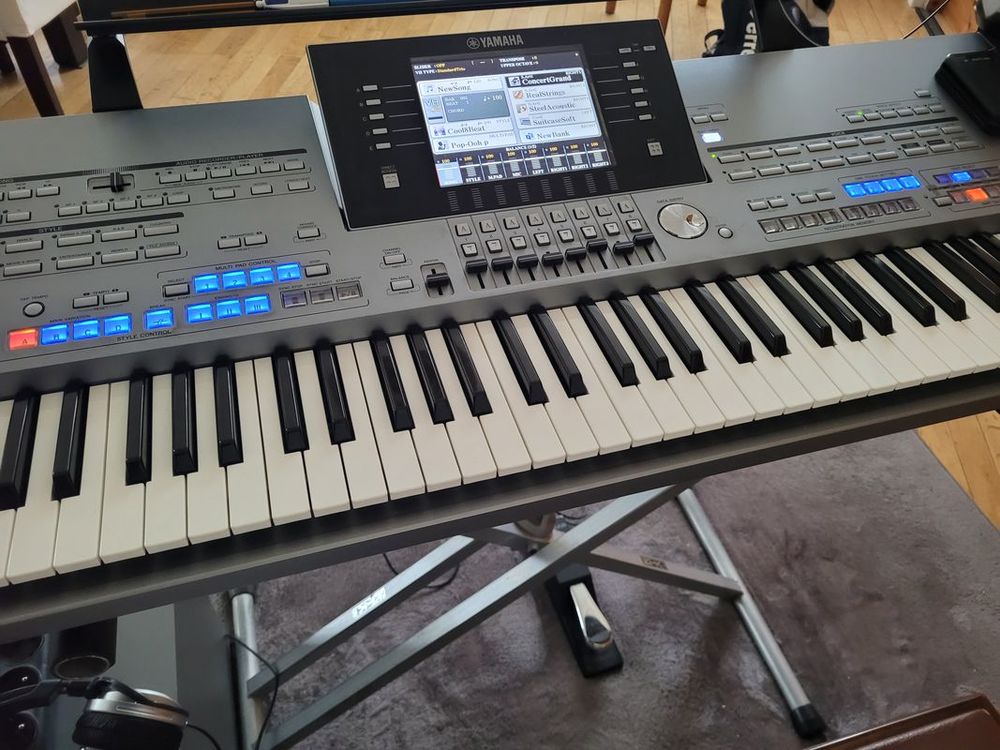Arrangeur Yamaha Tyros5 76 touches sans enceintes prix � d�b 0 Ch�teauroux (36)