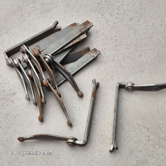 Lot de 10 Arr�ts de volet marseillais � sceller en acier �pa 18 Saumur (49)