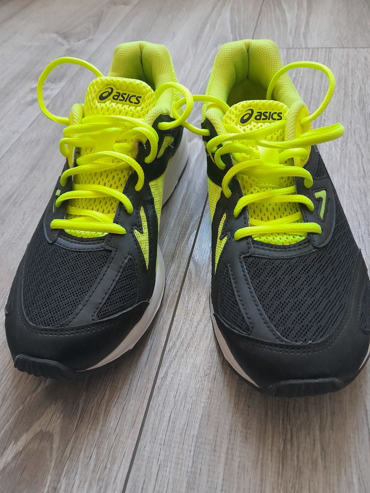 ASICS Baskets de running l�g�res et r�actives- noir/or jaune 45 Paris 17 (75)