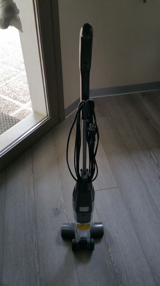 ASPIRATEUR BALAI AVEC ASPIRATEUR A MAIN VERTICAL 25 Granges-sur-Vologne (88)