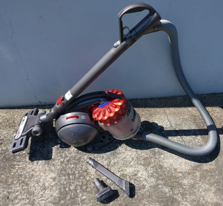 Aspirateur Dyson ball DC 37 � r�parer 20 Combourg (35)