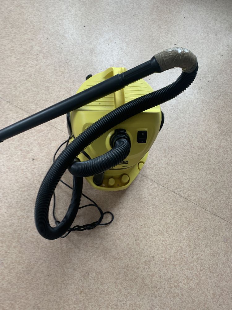 Aspirateur �lectrique karcher de couleur jaune et noire 30 Dombasle-sur-Meurthe (54)
