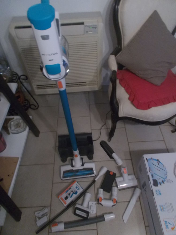 Aspirateur Invictus x 7  pour 21 pi�ces  neuf faire prix
200 Saran (45)