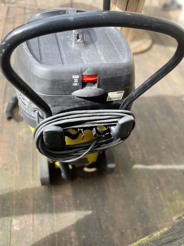 Aspirateur karcher eau/poussieres 380 Beaupr�au (49)