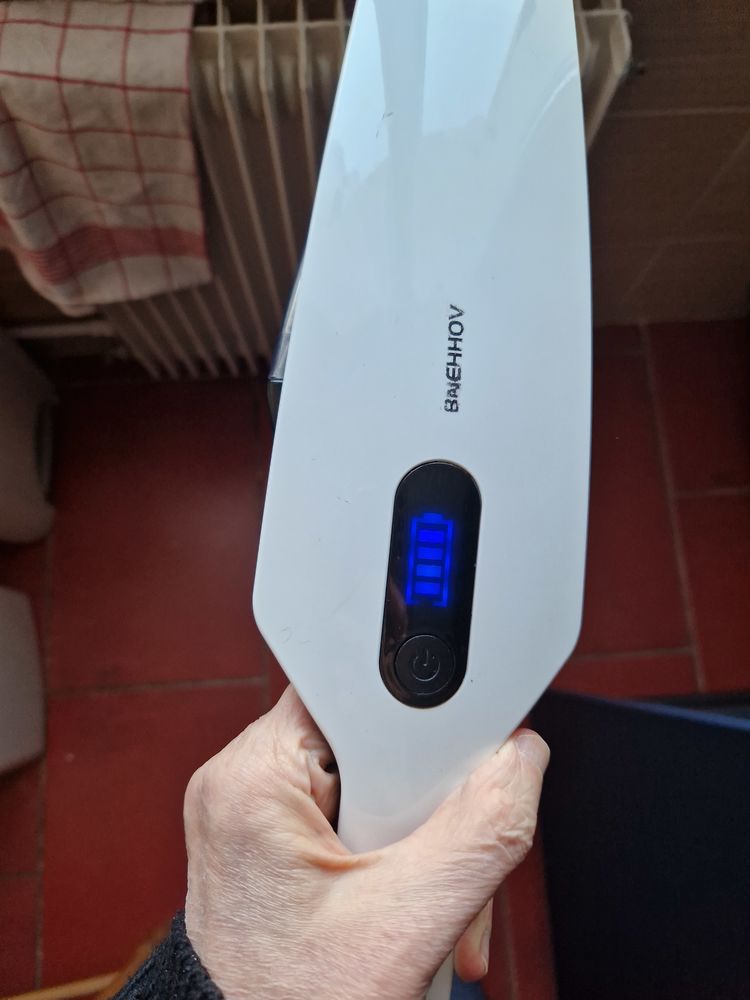 Aspirateur a main blanc petite brosse puissant 0 Sartrouville (78)