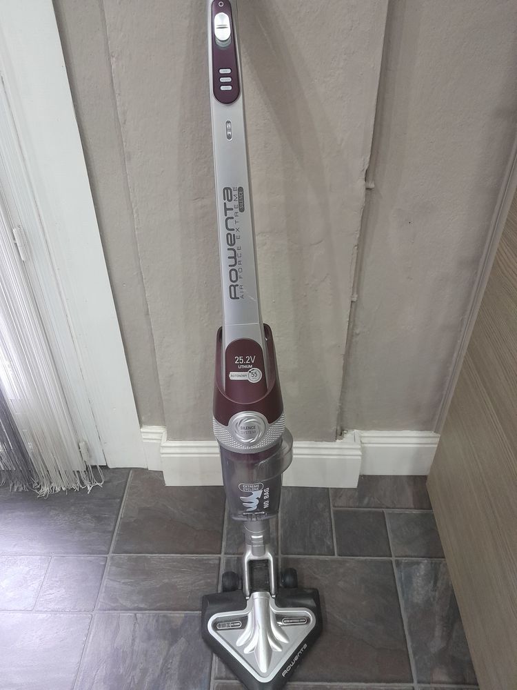 Aspirateur a main Rowenta mauve sur roulette 110 Saint-Bonnet-sur-Gironde (17)