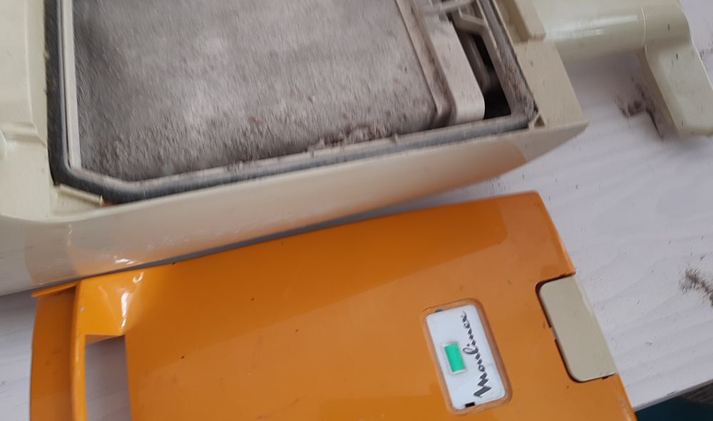 Aspirateur  MOULINEX VINTAGE ,ann�e  1960, 15 Orl�ans (45)