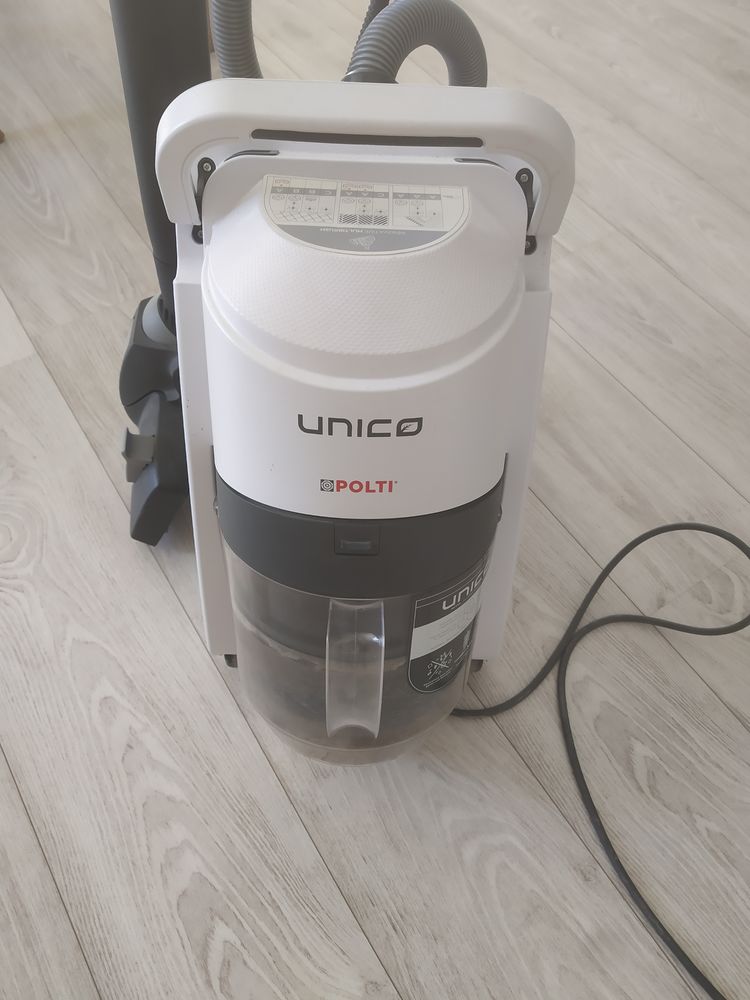 Aspirateur et nettoyeur vapeur. 250 Roquemaure (30)