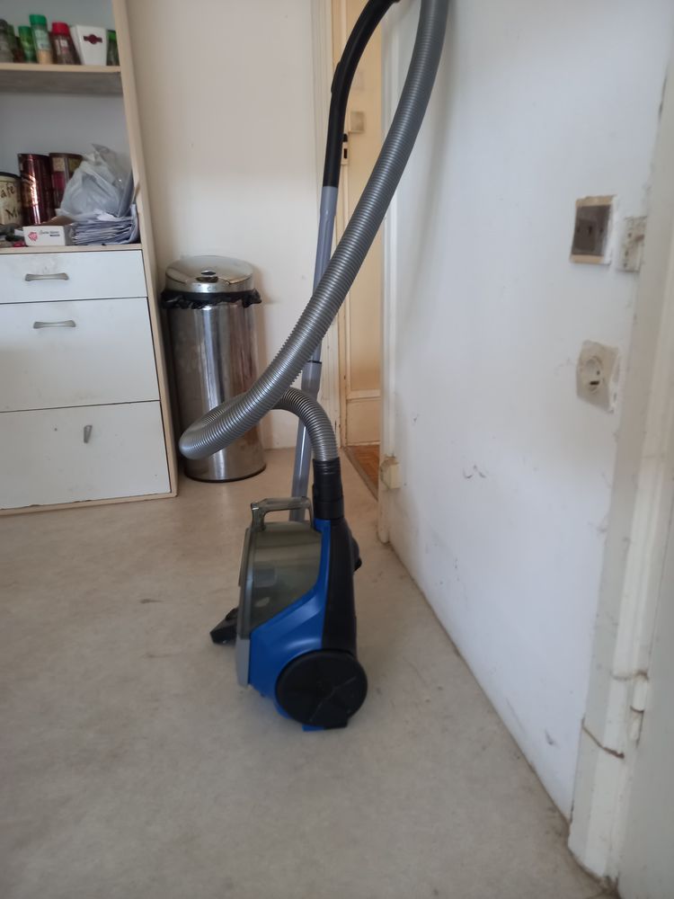 Aspirateur PHILIPS sans sac 40 Montbrison (42)