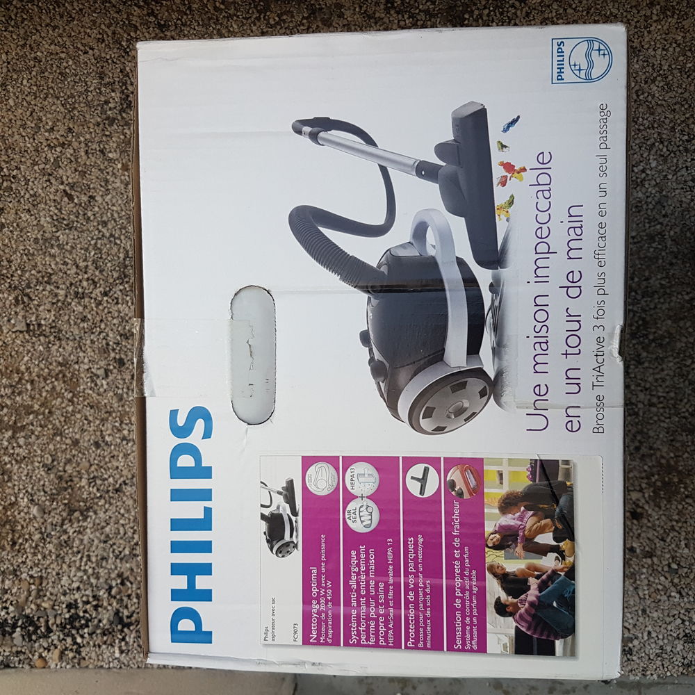 Aspirateur Phillips 2000 w neuf. 80 Arles (13)
