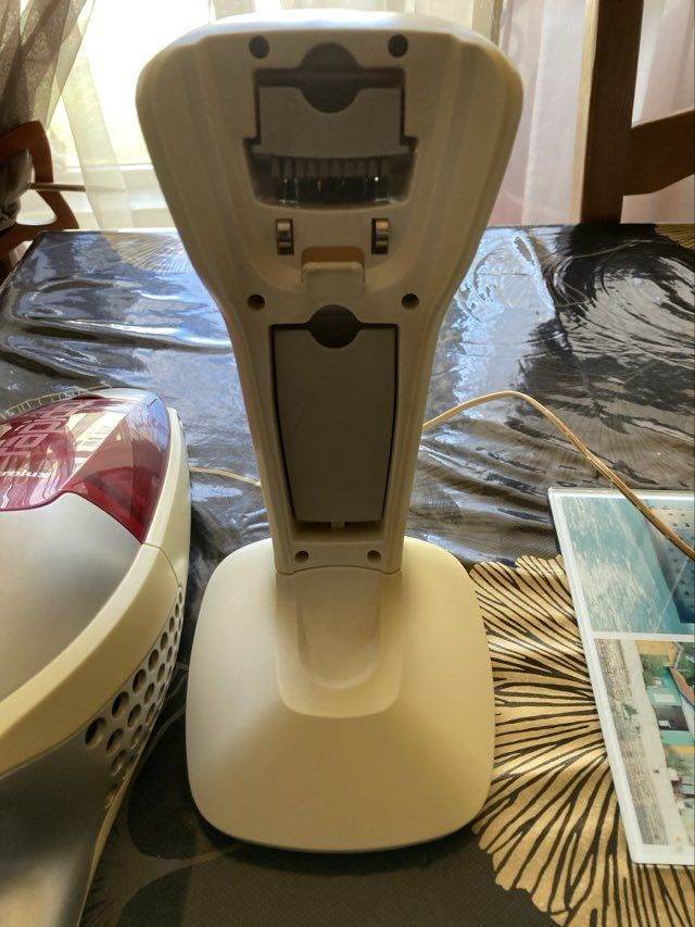 Aspirateur rechargeable Electrolux rapido 7.2v 20 Coigni�res (78)