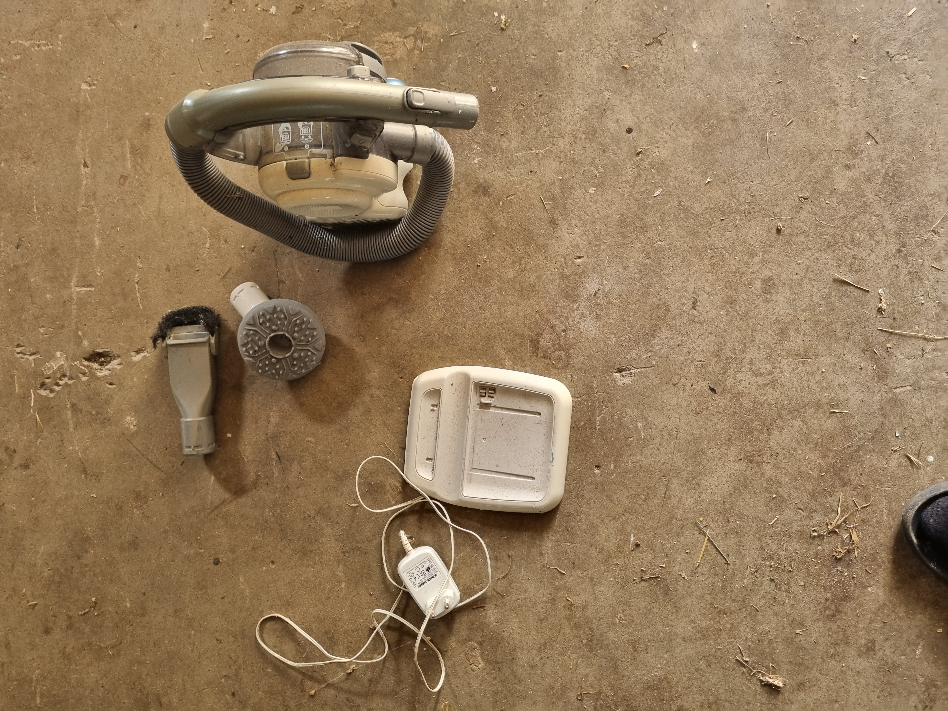 Aspirateur rechargeable
A retirer sur place 15 Saint-Quentin-la-Motte-Croix-au-Bailly (80)