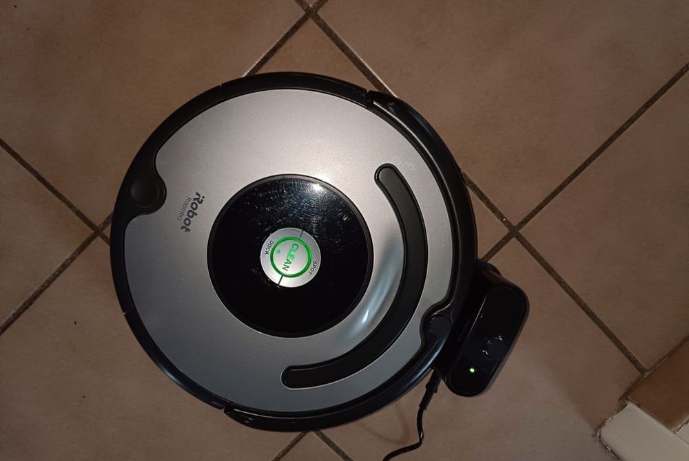 Aspirateur robot Roomba 616 90 F�ternes (74)