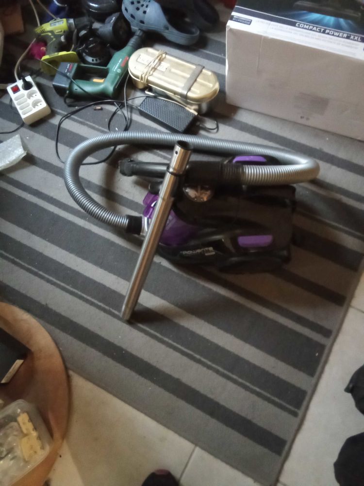 aspirateur sans sac marque Rowenta 40 Toulon (83)