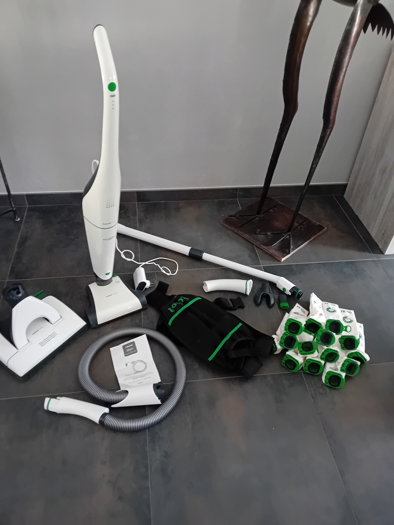 Aspirateur sans fil multifonction avec accessoires 550 L�ves (28)