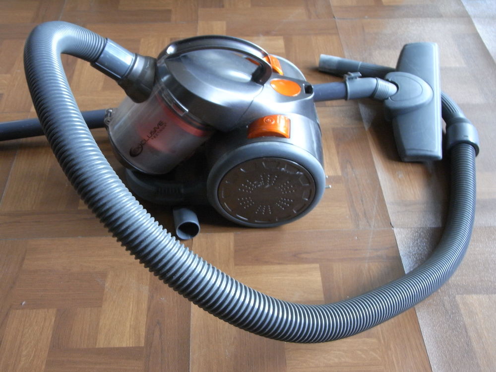 ASPIRATEUR SANS SAC 0 Meg�ve (74)