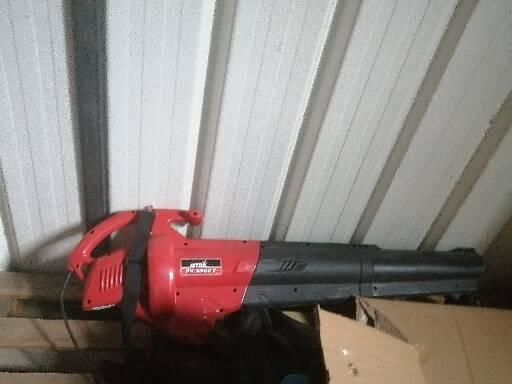 Aspirateur souffleur  � feuilles TBE 40 Graulhet (81)