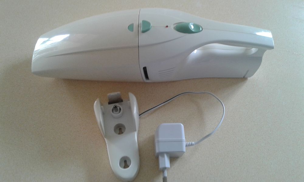 Aspirateur de table 15 Polliat (01)