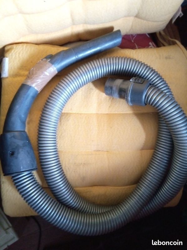 Aspirateur Tornado equipt : tuyaux flexible 18 Beauchamp (95)